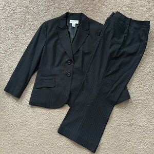 Jones New York Women’s Black Pinstripe Suit Jacket & Pants size 16